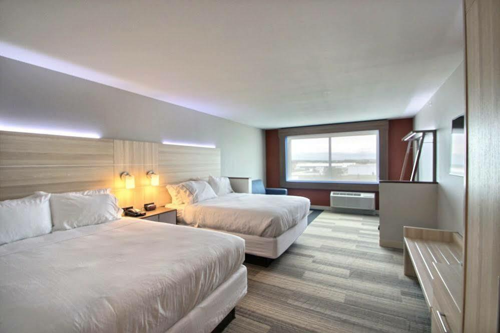 Holiday Inn Express & Suites Fond Du Lac By Ihg Exterior foto