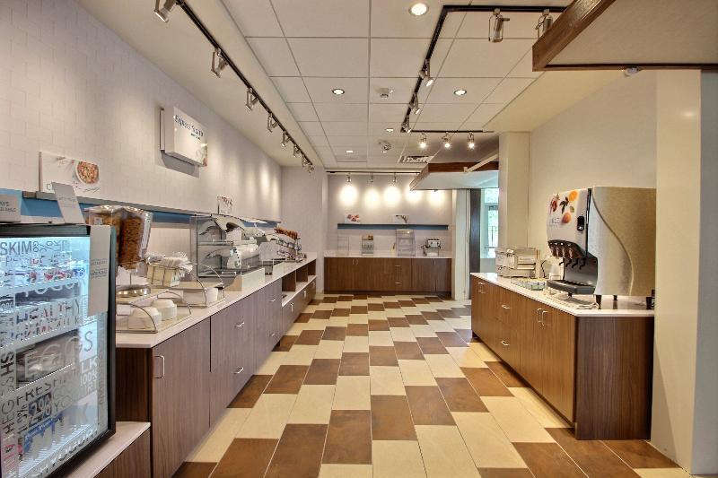 Holiday Inn Express & Suites Fond Du Lac By Ihg Exterior foto